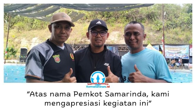 
 Kepala Bidang Peningkatan Prestasi Olahraga Disporapar Samarinda, Isharianto, mewakili Kepala Disporapar Muslimin, menyampaikan apresiasi atas pelaksanaan Fun Swimming Kejuaraan Renang Antarpelajar 2026 di Kolam Renang Agrowisata Kebun Ndesa, Samarinda, Minggu (16/8/2026). Foto: Yana Ashari.