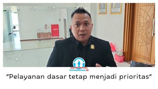 
 Anggota DPRD Kota Samarinda, Deni Hakim Anwar, mendorong Pemkot Samarinda memperkuat Pendapatan Asli Daerah (PAD) di tengah kebijakan efisiensi anggaran. Menurutnya, optimalisasi PAD penting untuk menjaga keberlanjutan pembangunan serta memastikan pelayanan dasar dan program prioritas masyarakat tetap berjalan. Pernyataan tersebut disampaikan usai Rapat Paripurna DPRD Samarinda terkait penandatanganan KUA-PPAS Tahun Anggaran 2027, Jumat (14/8/2026). Foto: Yana Ashari.