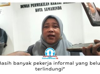 Kepala Kantor Cabang BPJS Ketenagakerjaan Samarinda, Murniati, mendorong perluasan perlindungan jaminan sosial bagi pekerja sektor informal. Menurutnya, masih banyak pekerja informal yang belum terlindungi dari risiko kecelakaan kerja dan kematian. Foto: Yana Ashari.