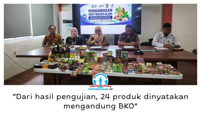 
 Pengawasan gabungan DKK Balikpapan, BPOM Balikpapan, dan Polresta Balikpapan menemukan 64 jenis OBA mengandung BKO di 10 dari 12 toko jamu yang diperiksa. Petugas juga menemukan 13 produk tanpa izin edar. Foto: M Hilmansyah.