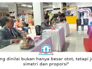 Perwakilan dewan juri dari Samarinda, Thomas Alva Edison, mengatakan penilaian atlet tidak hanya berdasarkan massa otot, tetapi juga simetri, proporsi, kondisi fisik, dan kemampuan presentasi di atas panggung. Foto: Yana Ashari.