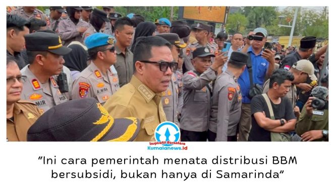 
 Wali Kota Samarinda Andi Harun menemui Forum Gerakan Sopir Samarinda (FGSS) untuk menampung aspirasi terkait rencana pembatasan kuota kupon solar bersubsidi yang akan diberlakukan mulai 1 September 2026. Dalam pertemuan, Senin (24/8/2026), Andi Harun menjelaskan kebijakan tersebut merupakan bagian dari penataan distribusi BBM bersubsidi yang juga diterapkan di sejumlah daerah di Indonesia. Foto: Fahrizal.