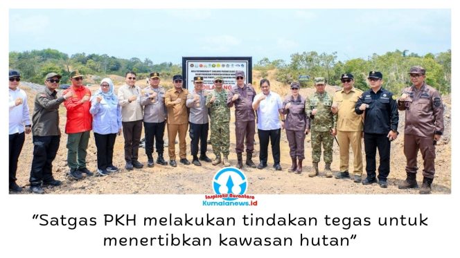 
 Pemasangan plang penguasaan kembali kawasan hutan oleh Kasum TNI Letjen TNI Richard Tampubolon bersama Jampidsus Kejaksaan Agung Kuntadi di kawasan Tahura Bukit Soeharto, Kalimantan Timur, Senin (31/8/2026). Foto: M Hilmansyah.