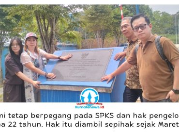 Direktur PT Wahana Abdi Tirtatehnika Sejati (WATS), Sunani Soewandi, Kepala Cabang PT WATS Nindia, dan rombongan berfoto bersama di lokasi pengelolaan IPA Bendang 1, Selasa (1/9/2026). Foto: Yana Ashari.