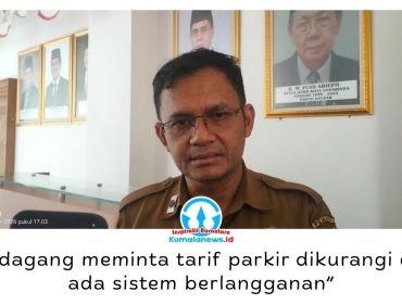 Kepala Dishub Kota Samarinda, Hotmarulitua Manalu, mengatakan aspirasi pedagang menjadi perhatian. Namun, kebijakan tarif dan pengelolaan parkir tetap harus disesuaikan dengan ketersediaan lahan serta hasil rekayasa lalu lintas. Foto: Yana Ashari.