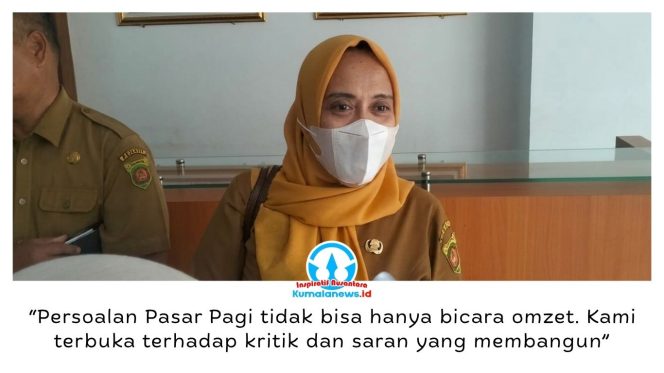 
 Kepala Dinas Perdagangan Kota Samarinda, Nurrahmani atau Yama, mengatakan persoalan Pasar Pagi tidak dapat hanya dilihat dari omzet pedagang. Menurutnya, berbagai persoalan saling berkaitan dan membutuhkan solusi serta komitmen bersama antara pemerintah dan pedagang. Foto: Yana Ashari.