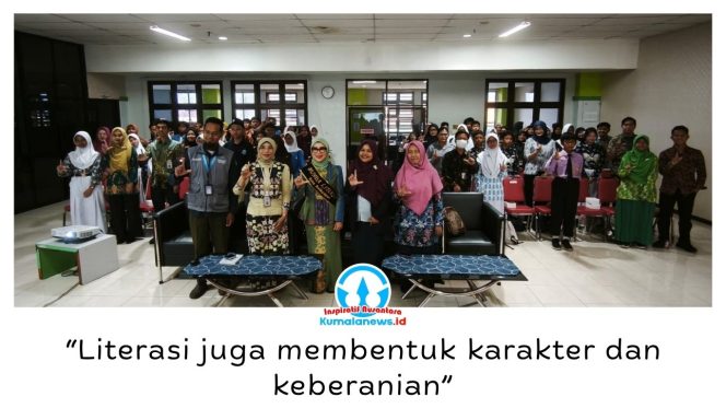 
 Bunda Literasi Kota Balikpapan Hj Nurlena Rahmad Mas’ud didampingi Kepala Dispustakar Balikpapan Neny Dwi Winahyu melihat koleksi buku dalam kegiatan Bazar Buku Murah dan UMKM di Kantor Dispustakar Balikpapan, Kamis (3/9/2026). Foto: M Hilmansyah.