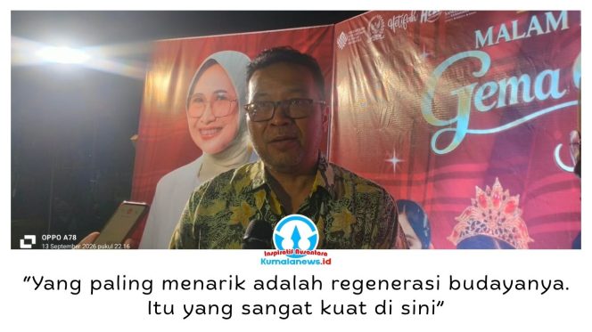 
 Kepala Biro Perencanaan dan Keuangan Kementerian Kebudayaan RI, Puguh Wiyatno, menegaskan pentingnya regenerasi dalam pelestarian budaya agar kesenian dan nilai-nilai tradisi tetap hidup di tengah perkembangan zaman. Hal itu disampaikannya saat menghadiri Malam Pertunjukan Gema Gawi Gau Fest 2026: Hikayat Balo Lipa di Kampung Ketupat Samarinda, Minggu (13/9/2026) malam. Foto: Yana Ashari.