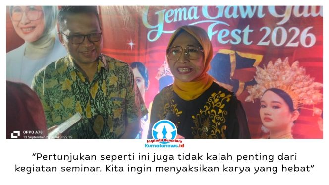 
 Anggota DPR RI Dapil Kalimantan Timur, Hetifah Sjaifudian, mengapresiasi Malam Pertunjukan Gema Gawi Gau Fest 2026: “Hikayat Balo Lipa” di Kampung Ketupat, Samarinda, Minggu (13/9/2026) malam. Ia menilai pertunjukan seni budaya penting untuk menjaga sejarah dan menumbuhkan kecintaan generasi muda terhadap budaya daerah. Foto: Yana Ashari.