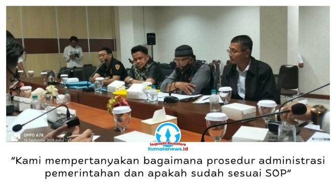 
 Ketua Lembaga Pemberantasan Korupsi (LPK) Samarinda, Tikno, menyampaikan aspirasi terkait mekanisme dan Standar Operasional Prosedur (SOP) administrasi pemerintahan dalam Rapat Dengar Pendapat (RDP) bersama DPRD Kota Samarinda, Rabu (16/9/2026). LPK meminta kejelasan mengenai tahapan, kewenangan, dan prosedur penerbitan dokumen administrasi yang dipersoalkan. Foto: Yana Ashari.