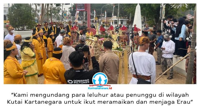 
 Ritual Menjamu Benua digelar di Tenggarong, Kamis (17/9/2026), sebagai bagian dari persiapan Erau Adat Kuta Kesultanan Kutai Kartanegara Ing Martadipura sekaligus penanda adat penetapan pelaksanaan Erau oleh Sultan. Foto: Fairuzzabady.