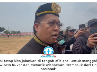 Wakil Bupati Kutai Kartanegara Rendi Solihin menyampaikan komitmen Pemkab Kukar mendorong pengembangan pariwisata dan festival daerah di tengah kebijakan efisiensi anggaran, usai opening ceremony Erau Adat Kutai 2026 di Stadion Rondong Demang, Tenggarong, Minggu (20/9/2026). Foto: Fairuzzabady.