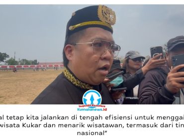 Wakil Bupati Kutai Kartanegara Rendi Solihin menyampaikan komitmen Pemkab Kukar mendorong pengembangan pariwisata dan festival daerah di tengah kebijakan efisiensi anggaran, usai opening ceremony Erau Adat Kutai 2026 di Stadion Rondong Demang, Tenggarong, Minggu (20/9/2026). Foto: Fairuzzabady.