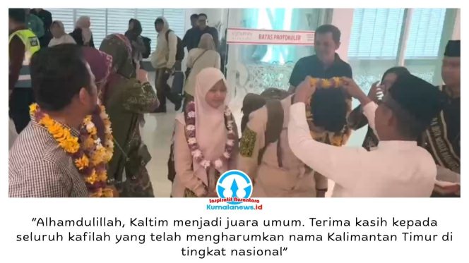 
 Wali Kota Balikpapan Rahmad Mas’ud mengalungkan bunga kepada Gubernur Kaltim Rudy Mas’ud saat penyambutan rombongan kafilah MTQ Nasional XXXI yang meraih juara umum di Bandara SAMS Sepinggan Balikpapan, Minggu (20/9/2026). Foto: M Hilmansyah.
