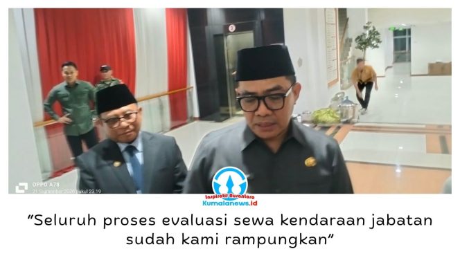 
 Wali Kota Samarinda Andi Harun menyampaikan penyelesaian polemik sewa kendaraan jabatan di lingkungan Pemkot Samarinda kepada awak media, Senin (21/9/2026) malam. Foto: Yana Ashari.