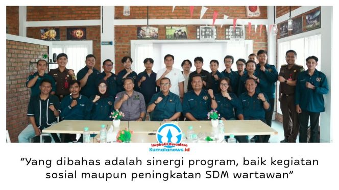 
 Jajaran Kejari Kutai Kartanegara bersama pengurus PWI Kukar berfoto bersama usai audiensi dan pembahasan pembentukan Forum Wartawan Kejaksaan (FORWAKA), Selasa (22/9/2026).