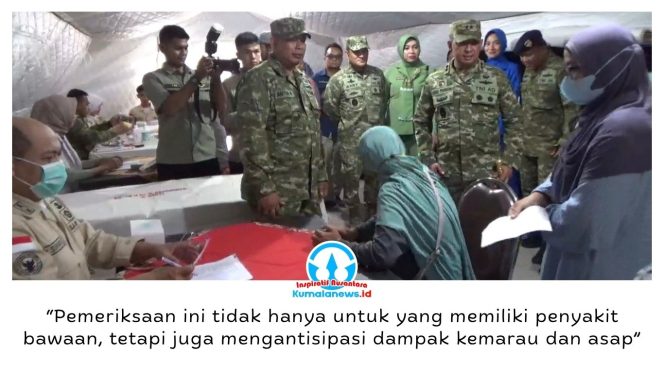 
 Pangdam VI/Mulawarman Mayjen TNI Krido Pramono bersama Ketua Persit KCK Daerah VI/Mulawarman Syantik Krido Pramono meninjau kegiatan bakti kesehatan dalam rangka HUT ke-81 TNI di Makodam VI/Mulawarman, Selasa (22/9/2026). Foto: M Hilmansyah.