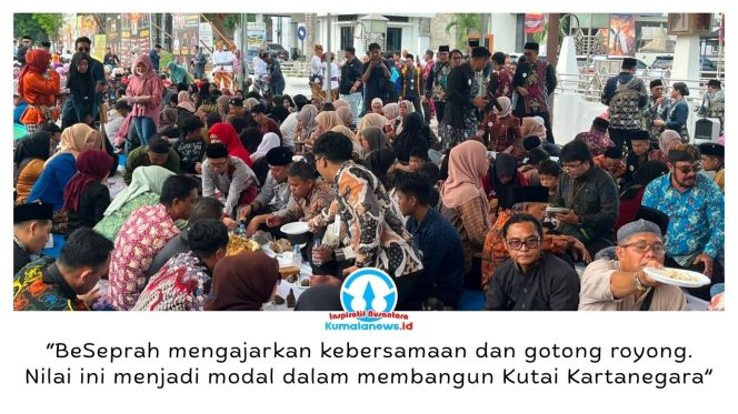 
 Tradisi BeSeprah menjadi bagian dari rangkaian Erau Adat Kuta Kesultanan Kutai Kartanegara Ing Martadipura 2026. Ratusan warga, pejabat daerah, dan kerabat Kesultanan duduk bersama menikmati hidangan dalam suasana akrab di depan Museum Mulawarman Tenggarong, Kamis (24/9/2026) pagi. Foto: Fairuzzabady.