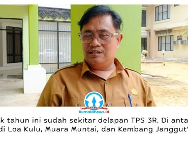 Sekretaris DLHK Kukar, Taupiq, menyebut TPS 3R tak hanya mengurangi volume sampah, tetapi juga membuka peluang ekonomi bagi masyarakat melalui pengelolaannya. Foto: Indirwan.