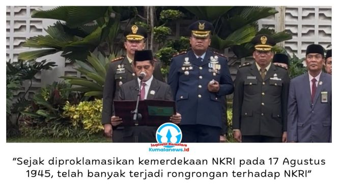 
 Ketua DPRD Kota Samarinda, Helmi Abdullah, membacakan Ikrar Hari Kesaktian Pancasila pada Upacara Peringatan Hari Kesaktian Pancasila 2026 di Halaman Balai Kota Samarinda, Kamis (1/10/2026).