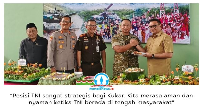 Bupati Kukar Aulia Rahman Basri menghadiri syukuran HUT ke-81 TNI di GOR Kodim 0906/Kukar, sekaligus menegaskan pentingnya sinergi TNI dan Pemkab Kukar dalam memperkuat ketahanan pangan serta keamanan daerah. Foto: Indirwan.