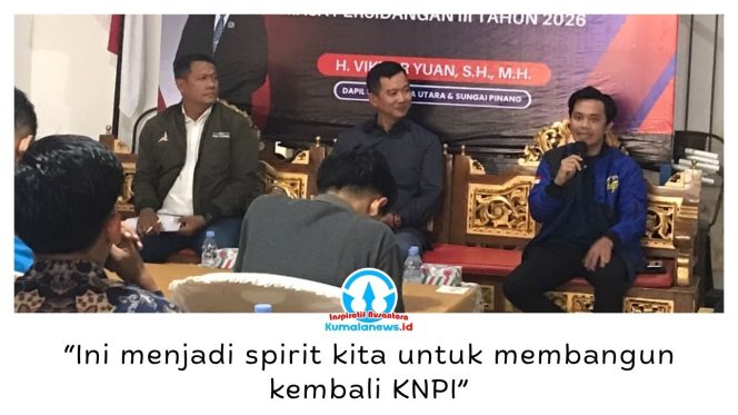 
 Ketua KNPI Kota Samarinda, Ronni Hidayatullah, menyampaikan aspirasi pemuda dan mahasiswa dalam Reses Masa Persidangan III Tahun 2026 di Sekretariat DAD Kaltim, Perumahan Bumi Sempaja, Senin (5/10/2026). Ia mendorong perhatian pemerintah dan DPRD terhadap pengembangan organisasi kepemudaan dan kemahasiswaan. Foto: Beby.
