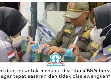 Satpol PP Kota Balikpapan menertibkan penjualan BBM bersubsidi secara eceran di sejumlah wilayah. Dalam operasi tersebut, 24 pedagang ditindak dan 298,5 liter BBM diamankan sebagai barang bukti untuk memastikan distribusinya tepat sasaran. Foto: M Hilmansyah.