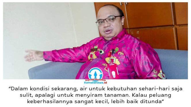 
 Kepala Disketapang Kukar, Ananias, menjelaskan penundaan program tanam bawang merah dan cabai hingga 2027 dilakukan karena kemarau berkepanjangan berpotensi menyebabkan kekurangan air dan mengancam keberhasilan panen. Foto: Indirwan.