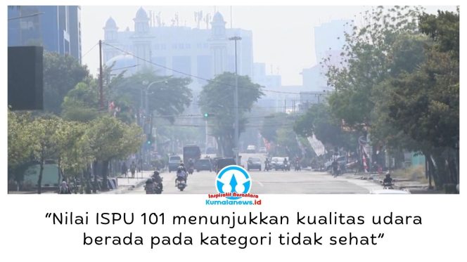 
 Kualitas udara Balikpapan masuk kategori tidak sehat pada Senin (12/10/2026) pagi, dengan konsentrasi PM2.5 mencapai 108 µg/m³ dan ISPU 101. DLH Balikpapan mengimbau masyarakat, terutama kelompok rentan, untuk mengurangi aktivitas di luar ruangan guna meminimalkan paparan polusi udara. Foto: M Hilmansyah.