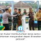 Pembukaan TMMD ke-130 Kodim 0906/Kutai Kartanegara di Lapangan Bola Kecamatan Loa Kulu ditandai dengan pemencetan tombol sirine secara simbolis. Foto: Indirwan.