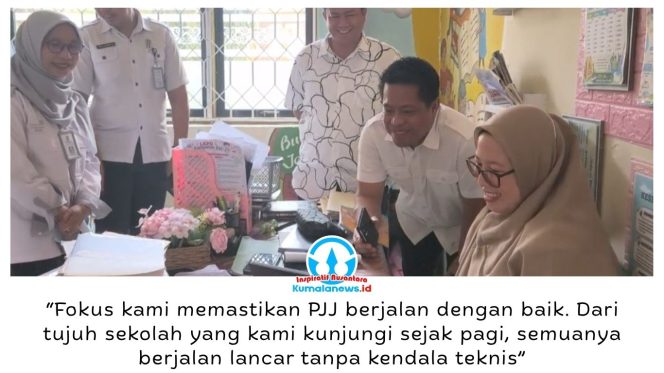 
 Kepala Disdikbud Kota Balikpapan, Irfan Taufik, bersama tim memantau pelaksanaan pembelajaran jarak jauh (PJJ) di sejumlah SD dan SMP, Rabu (14/10/2026). Pemantauan dilakukan untuk memastikan pembelajaran berjalan lancar di tengah kondisi kualitas udara yang tidak sehat akibat kabut asap. Foto: M Hilmansyah.