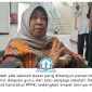 Wakil Ketua Komisi IV DPRD Kota Samarinda, Sri Puji Astuti, memimpin audiensi bersama perwakilan masyarakat Loa Kumbar, Kelurahan Loa Buah, untuk membahas persoalan pendidikan, mulai dari akses jalan, fasilitas sekolah, hingga kesejahteraan guru dan pemerataan layanan bagi siswa. Pertemuan berlangsung di Ruang Bapemperda Lantai 1 DPRD Kota Samarinda, Kamis (15/10/2026), bersama anggota Komisi IV dan pihak terkait. Foto: Yana Ashari.