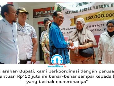 PT Prima Mitrajaya Mandiri (PMM) bersama Disbun Kukar menyalurkan bantuan CSR senilai Rp150 juta bagi korban kebakaran di Kelurahan Melayu dan Loa Ipuh, Tenggarong, Kamis (15/10/2026), untuk meringankan beban warga terdampak. Foto: Indirwan.