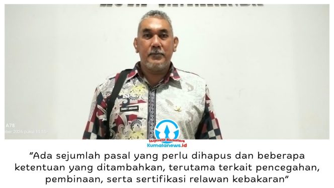 
 Kabid Pencegahan Disdamkarmat Samarinda, Zakky Anshari, menyampaikan penyempurnaan Raperda Pencegahan, Penanggulangan Kebakaran dan Penyelamatan dalam rapat finalisasi di DPRD Samarinda, Kamis (15/10/2026), dengan fokus pada pembinaan dan sertifikasi relawan kebakaran. Foto: Yana Ashari.