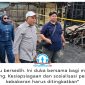 Ketua DPRD Kukar, Ahmad Yani, meninjau lokasi kebakaran di Kelurahan Loa Ipuh, Tenggarong, Jumat (16/10/2026), sekaligus mendorong evaluasi instalasi listrik untuk mencegah kebakaran berulang. Foto: Indirwan.