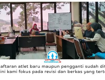 KONI Kota Samarinda memprioritaskan perbaikan data dan kelengkapan dokumen atlet yang tertolak pada hari terakhir validasi dan verifikasi peserta Porprov VIII Kalimantan Timur 2026, Jumat (16/10/2026). Foto: Yana Ashari.