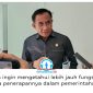 Anggota Komisi II DPRD Samarinda, Joha Fajal, menjelaskan fungsi dan kewenangan DPRD kepada mahasiswa Untag Samarinda dalam audiensi dan kunjungan studi, Jumat (16/10/2026). Foto: Yana Ashari.