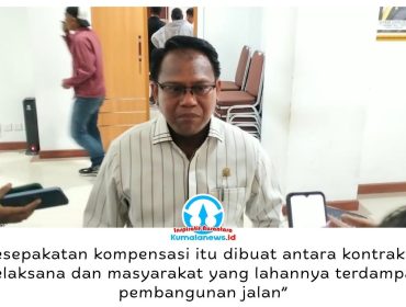 Ketua Komisi I DPRD Kota Samarinda, Samri Shaputra, menjelaskan persoalan pembayaran kompensasi lahan warga terdampak pembangunan Jalan Tembusan Sambutan menuju Merdeka yang didasarkan pada kesepakatan antara kontraktor dan masyarakat. Foto: Yana Ashari.
