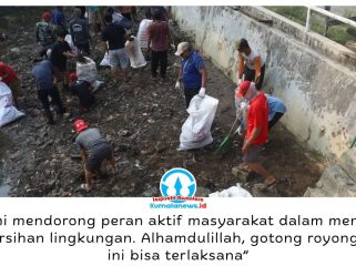 Warga RT 32 Trans Manggar Baru bersama pihak kelurahan, Babinsa, Bhabinkamtibmas, dan warga dari RT sekitar bergotong royong membersihkan sampah di pesisir Sungai Manggar, Balikpapan Timur, Minggu (18/10/2026), sebagai upaya menjaga kebersihan dan kelestarian lingkungan. foto: M Hilmansyah.