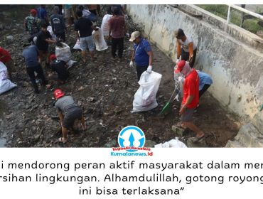 Warga RT 32 Trans Manggar Baru bersama pihak kelurahan, Babinsa, Bhabinkamtibmas, dan warga dari RT sekitar bergotong royong membersihkan sampah di pesisir Sungai Manggar, Balikpapan Timur, Minggu (18/10/2026), sebagai upaya menjaga kebersihan dan kelestarian lingkungan. foto: M Hilmansyah.