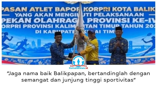 
 Wali Kota Balikpapan, Rahmad Mas’ud, menyerahkan bendera Kota Balikpapan kepada Ketua Bapor KORPRI, Sudirman Djayaleksana, sebagai simbol pelepasan kontingen untuk mengikuti PORPROV IV KORPRI Kaltim 2026 di Kabupaten Kutai Timur, Senin (19/10/2026). Foto: M Hilmansyah.