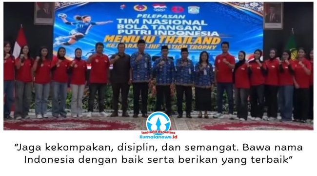 Wali Kota Balikpapan, Rahmad Mas’ud, memberikan dukungan dan melepas Timnas Bola Tangan Putri Indonesia yang akan berlaga di IHF Nation Trophy di Thailand, di Aula Balai Kota Balikpapan, Senin (19/10/2026). Foto: M Hilmansyah.