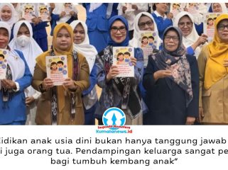 Ketua TP PKK Kota Balikpapan, Nurlena Rahmad Mas’ud, menghadiri Seminar Pendidikan Nasional yang digelar IGTKI PGRI bersama para guru PAUD di Balikpapan, Selasa (20/10/2026). Foto: M Hilmansyah.