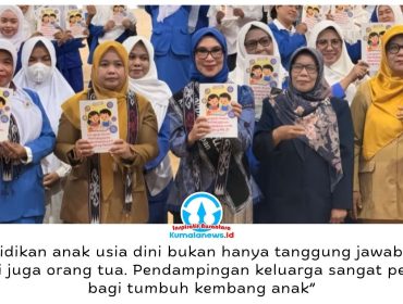 Ketua TP PKK Kota Balikpapan, Nurlena Rahmad Mas’ud, menghadiri Seminar Pendidikan Nasional yang digelar IGTKI PGRI bersama para guru PAUD di Balikpapan, Selasa (20/10/2026). Foto: M Hilmansyah.