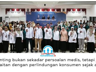 Pj Sekda Kota Balikpapan, Agus Budi Prasetyo, bersama narasumber dan peserta sosialisasi serta edukasi perlindungan konsumen yang melibatkan BPKN RI di Balikpapan, Rabu (21/10/2026). Foto: M Hilmansyah.