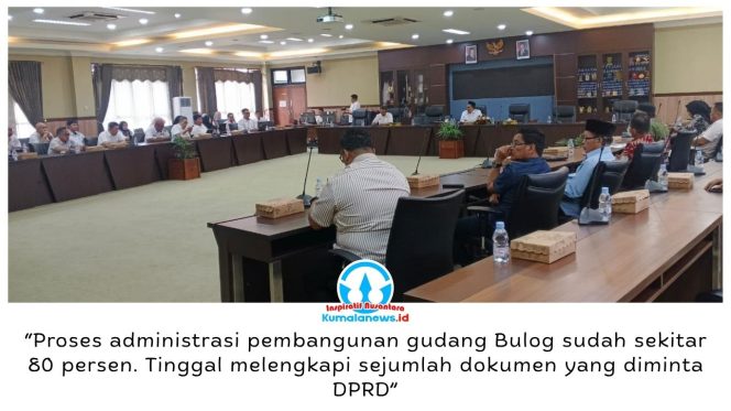 
 Asisten III Bidang Administrasi Umum Setkab Kukar, H. Dafip Haryanto, menyampaikan target penyelesaian administrasi aset daerah untuk pembangunan gudang Perum Bulog dalam dua bulan ke depan, usai menghadiri RDP bersama DPRD Kukar, Rabu (21/10/2026). Foto: Indirwan.