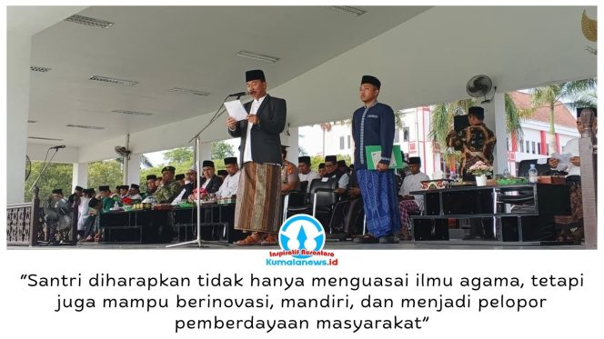 
 Sekretaris Daerah (Sekda) Kutai Kartanegara, Sunggono, memimpin upacara peringatan Hari Santri Nasional 2026 di halaman Kantor Bupati Kukar, Kamis (22/10/2026). Foto: Indirwan.