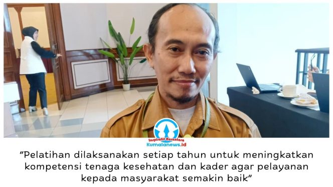 
 Ketua Tim Kerja SDM Kesehatan Dinkes Kukar, Mukmin Nasri, menyampaikan upaya peningkatan kompetensi tenaga kesehatan dan kader posyandu melalui pelatihan rutin serta penguatan promosi kesehatan kepada masyarakat. Foto: Indirwan.