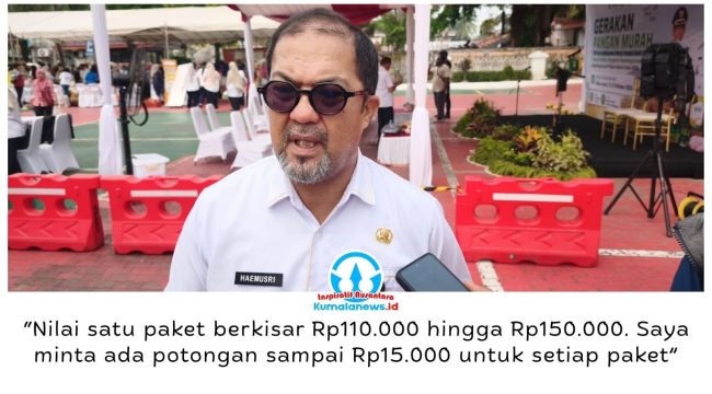 Kepala Dinas Perdagangan Kota Balikpapan, Haemusri Umar, menunjukkan inovasi paket pangan murah berisi berbagai kebutuhan pokok dengan harga Rp110.000 hingga Rp150.000 per paket untuk membantu meringankan pengeluaran masyarakat. Foto: M Hilmansyah.