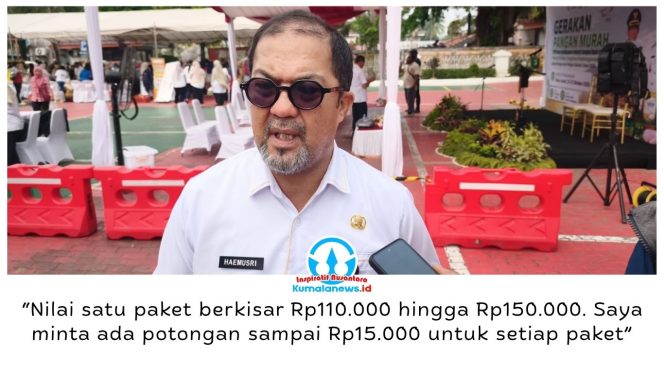 
 Kepala Dinas Perdagangan Kota Balikpapan, Haemusri Umar, menunjukkan inovasi paket pangan murah berisi berbagai kebutuhan pokok dengan harga Rp110.000 hingga Rp150.000 per paket untuk membantu meringankan pengeluaran masyarakat. Foto: M Hilmansyah.